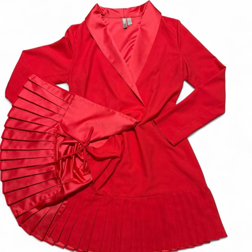 Ele
ASOS Design Women’s Mini Red Dress (Size 4)